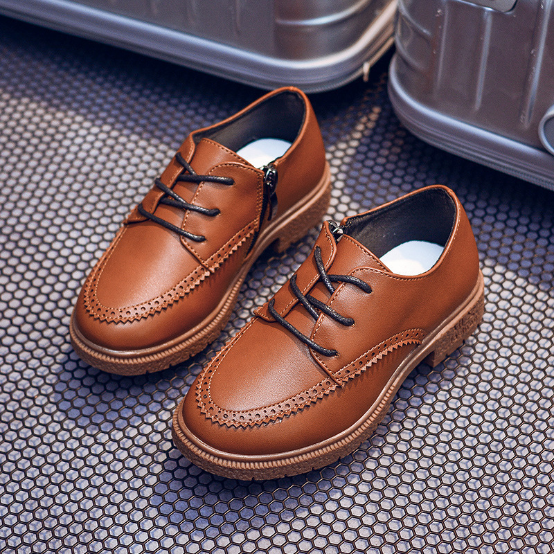 Children's leather shoes, baby hosts performance, hollowed-out lace-up children's shoes, fashionable shiny boys' magic stickers, a pair of leather shoes details Picture