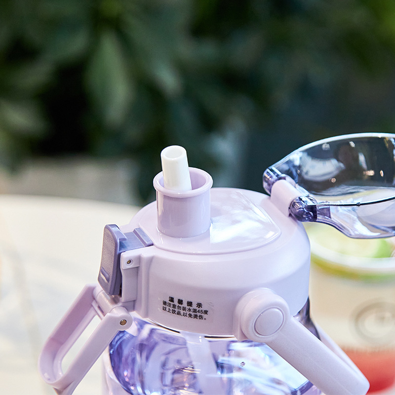 Hilar Large Capacity Water Bottle Tritan High Appearance Level Sippy Cup Children Portable Summer Plastic Sports Men's Large Water Bottle Application Scenario