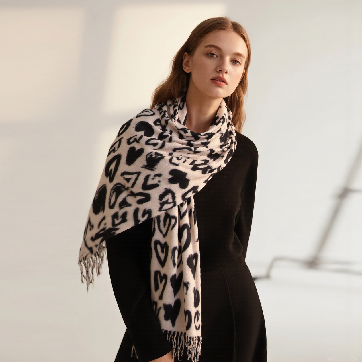 Heart-shaped cashmere feel scarf for women in winter, a high-end faux cashmere autumn and winter Korean-style versatile scarf shawl for women wholesale