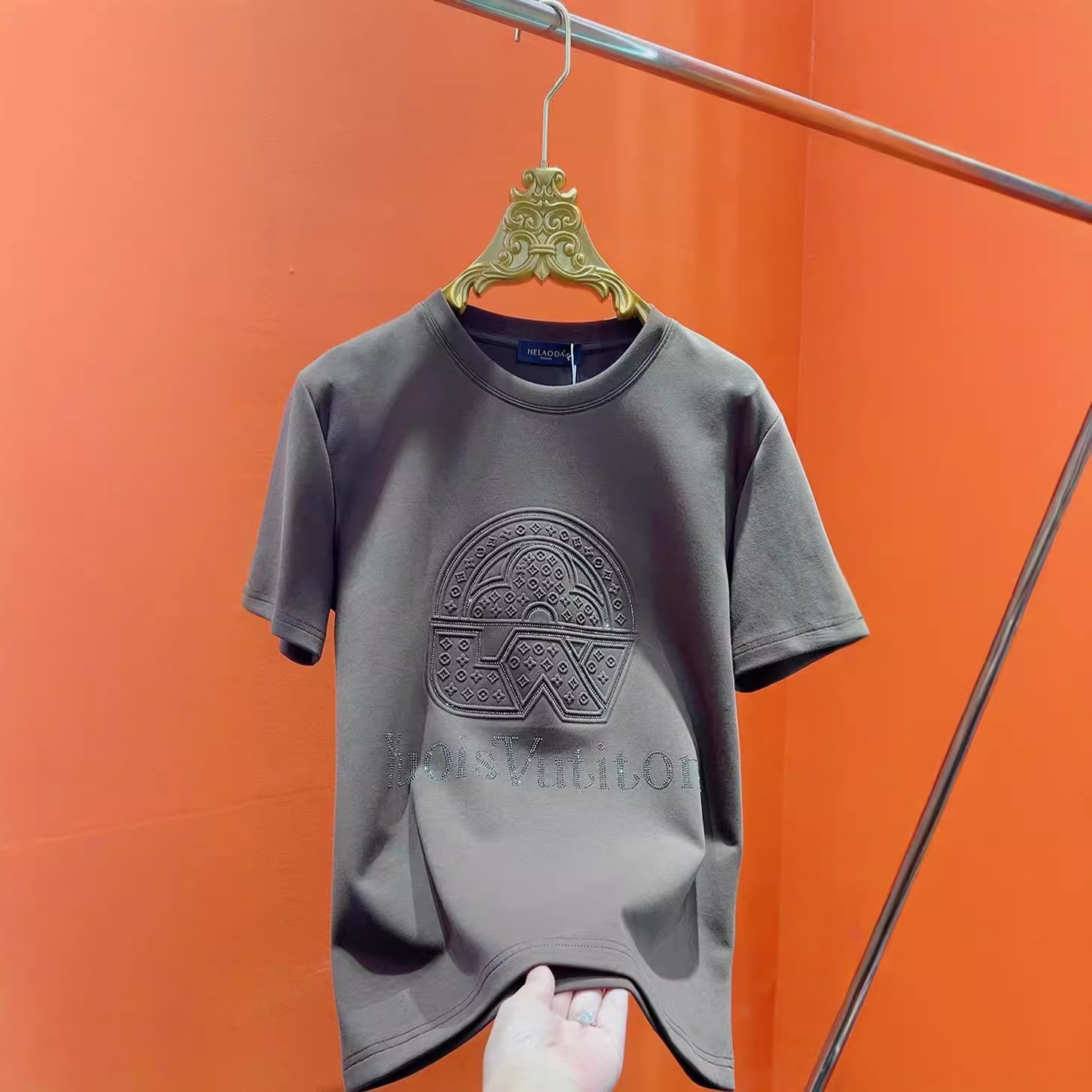 83032 Light luxury men's short-sleeved T-shirt, breathable and versatile for autumn, stylish men's style with rhinestones, a new Instagram trendy brand Application Scenario