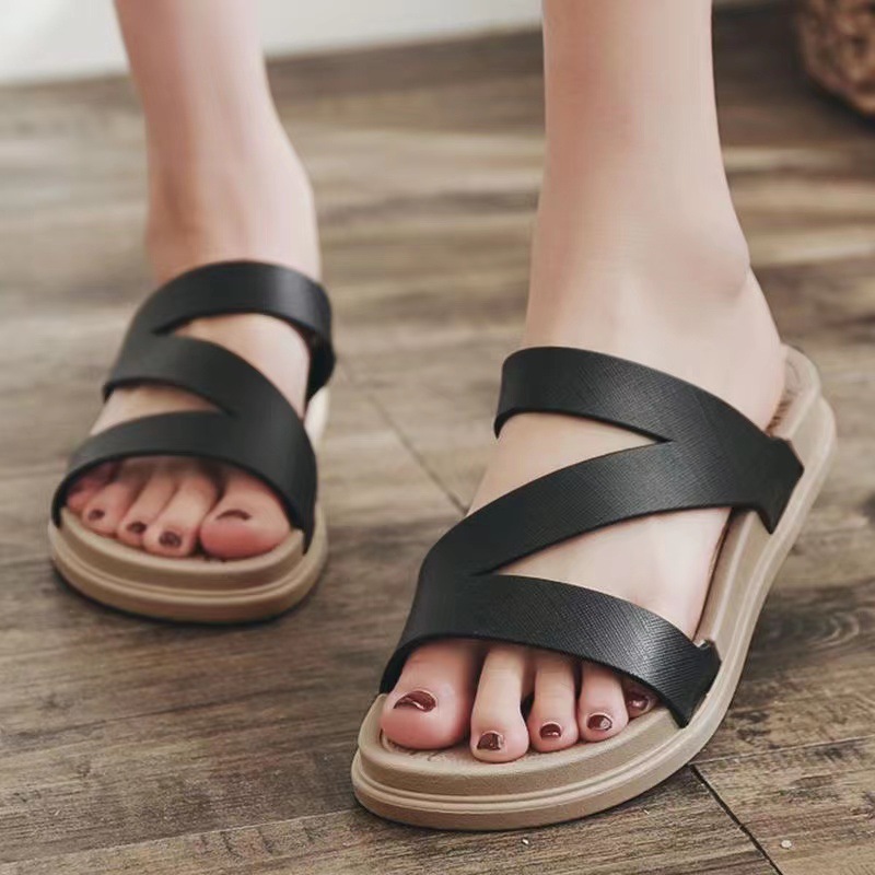 Summer trend for Women in slippers 2024: New, stylish and versatile, classic for beach outings. Korean-style cool slippers for women to wear when going out Application Scenario
