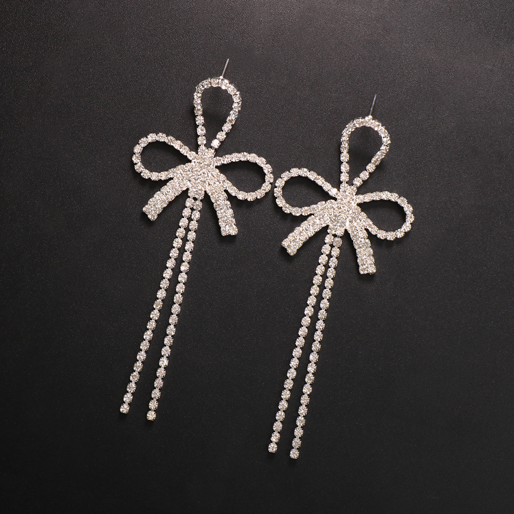 European and American cross-border tassel water diamond butterfly fashionable and individual earrings, exaggerated claw chain diamond-encrusted earrings, claw chain welded accessories Specification image