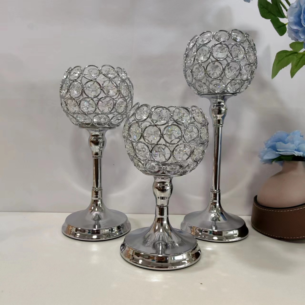Cross-border exclusive European-style creative metal crystal candlesticks, wedding candlestick decorations, candlelight dinner home soft furnishing ornaments Application Scenario