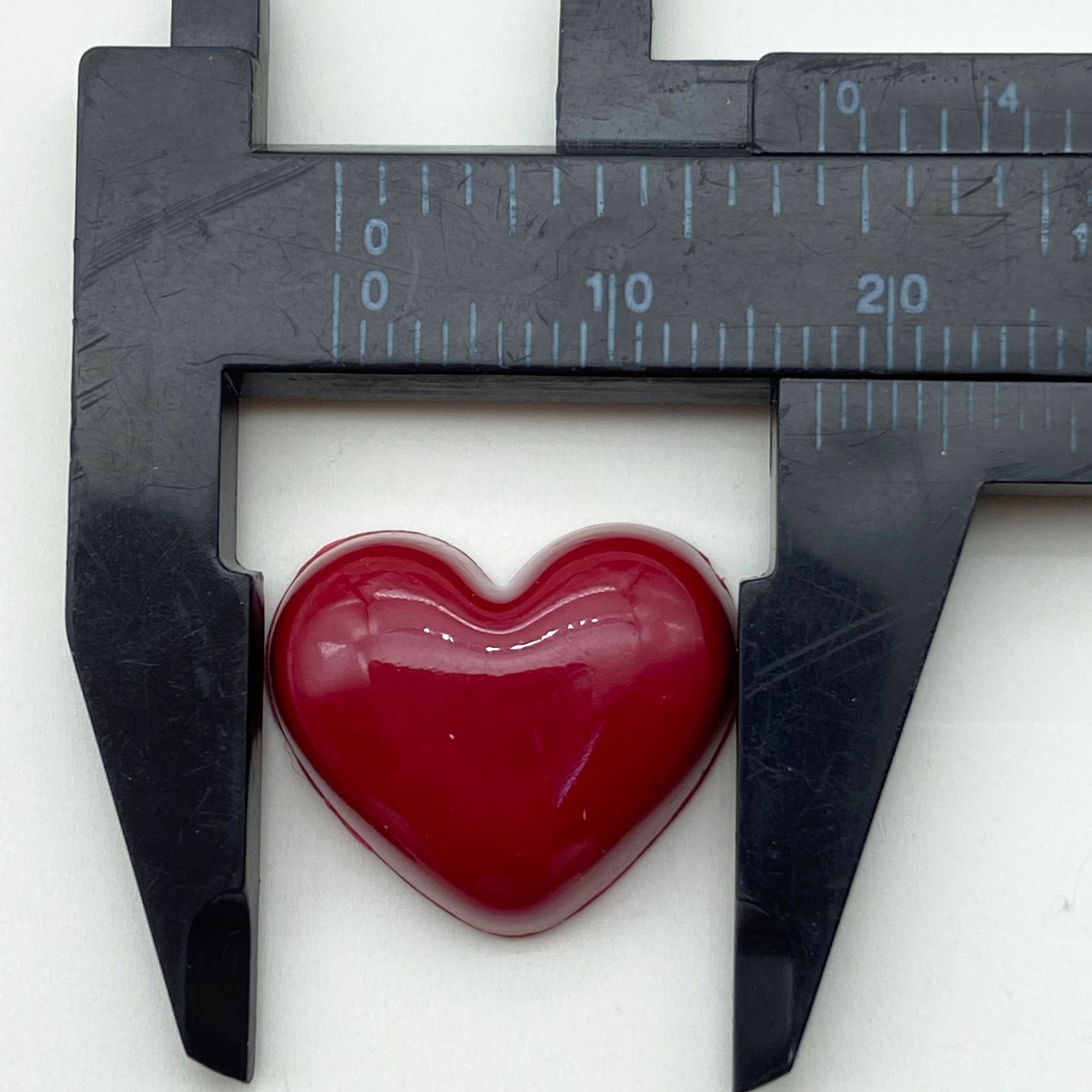 Colorful glossy resin heart-shaped jewelry accessories, hair clips, hair ties, diy accessories, phone cases, crocs, decorative materials Specification image