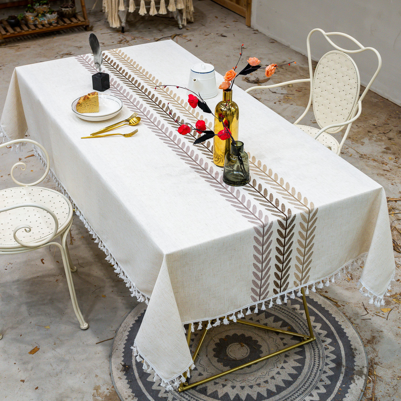 Amazon cross-border Nordic-style fringed tablecloth, embroidered flower leaf party, American decorative dust-proof tablecloth cover Specification image