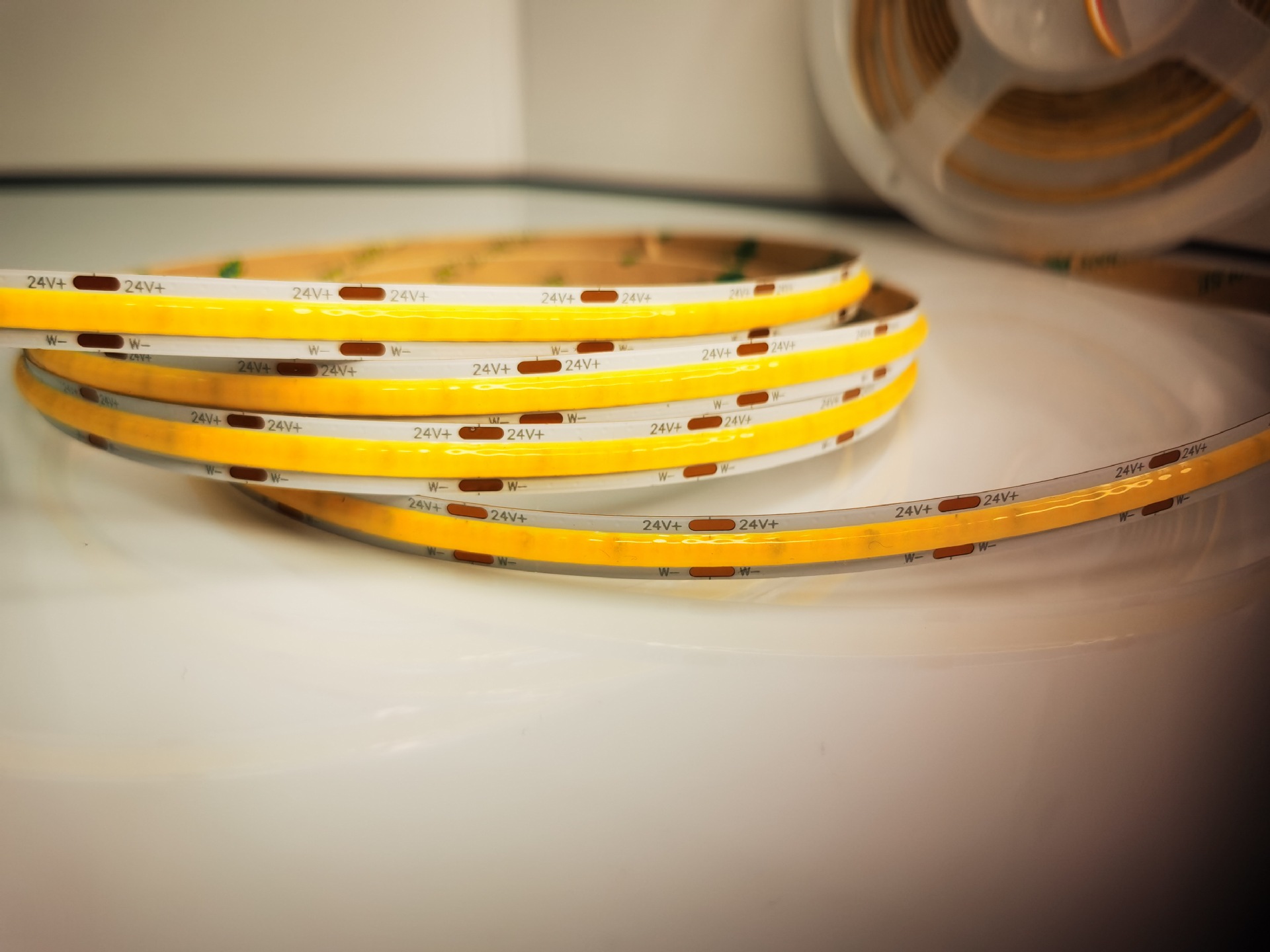 608灯8M/10MM双色/24V三色灯白底实物图