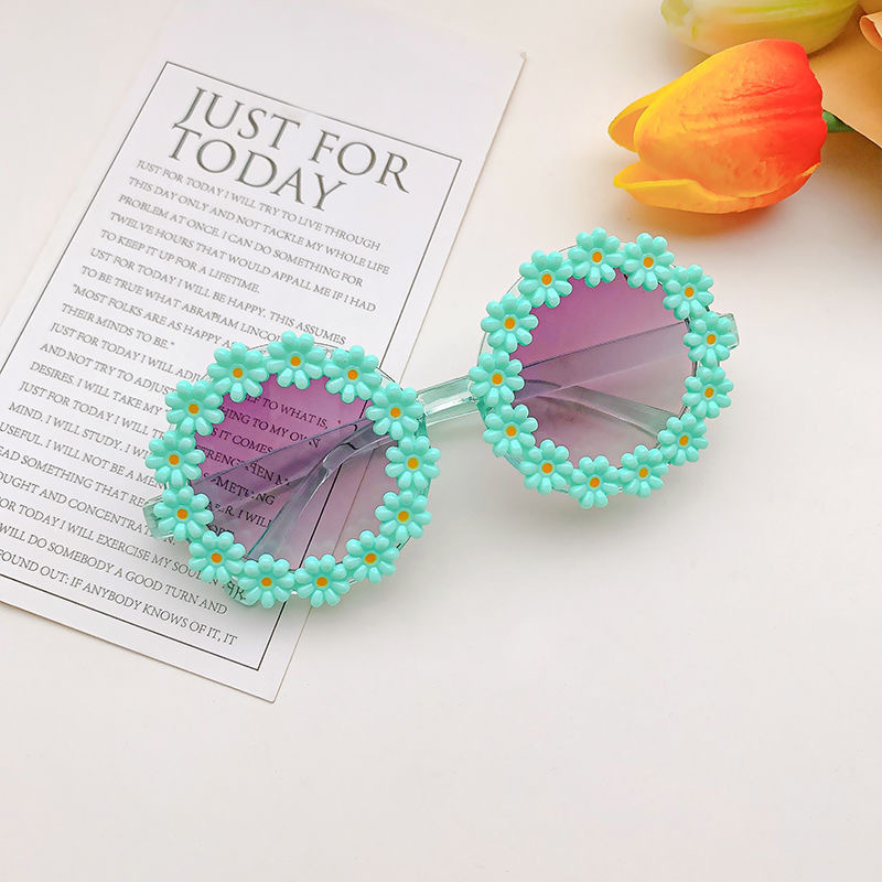 Cute flower, fresh and cute children's sunglasses, baby UV protection, children's sunglasses for taking photos and walking the runway, cross-border bestsellers Application Scenario