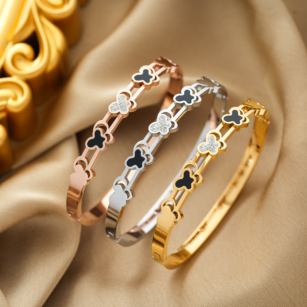 【 All-titanium Steel 】 European and American cross-border diamond-encrusted mother-of-pearl bracelet with spring opening and four-leaf clover personalized jewelry that does not fade Specification image