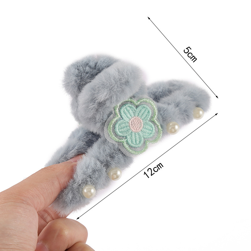 Autumn and winter plush shark clip, Japanese and Korean ins cute flowered pearl grab clip, fashionable back hair clip for girls Item Picture