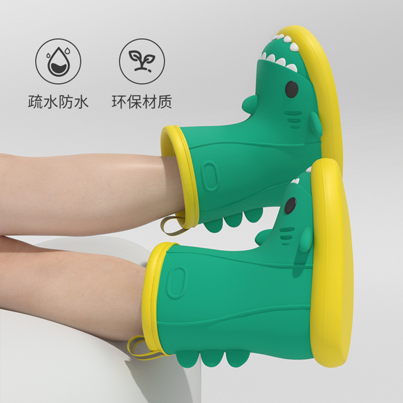 童雨靴实物图