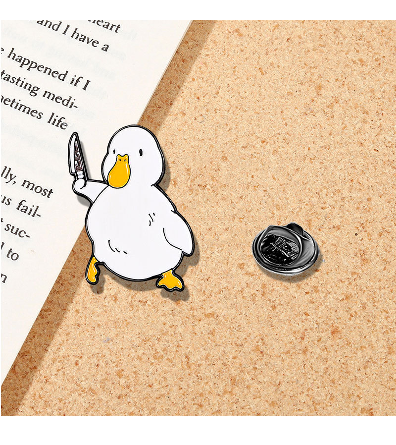 小鸭子胸针可爱滴油白色鸭子拿刀创意趣味金属徽章笔袋装饰品徽章详情4