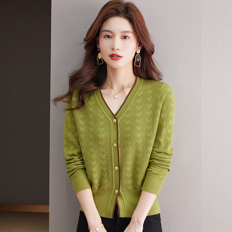 女士小外搭羊毛针织开衫2024新款早秋小香风短款上衣春秋毛衣外套