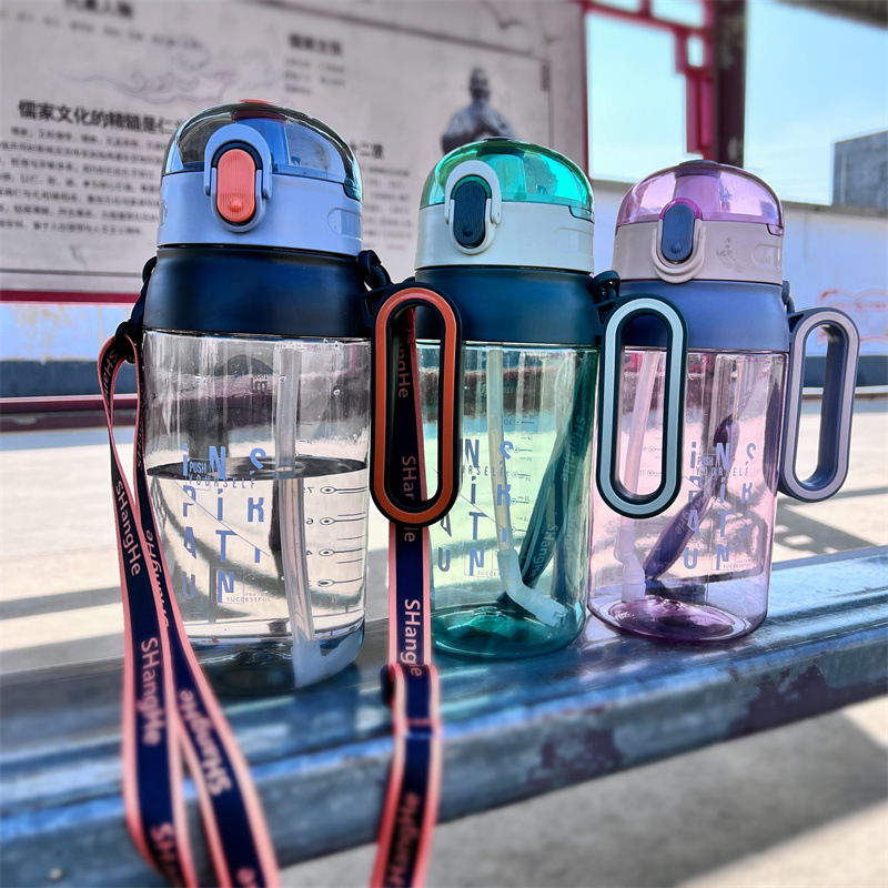 Summer large-capacity water bottle, high appearance level plastic space cup, portable water cup for outdoor sports, drinking water cup with straw Application Scenario