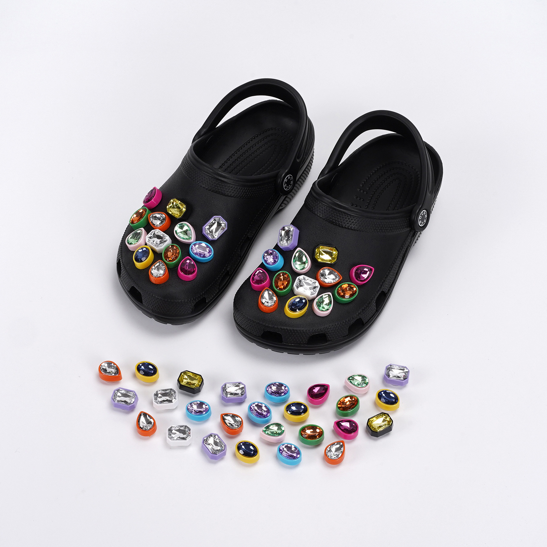 Cross-Border New Crocs Buckle Diy Accessories Removable Fashion Color Diamond Decorative Garden Shoes Flower Shoe Buckle Set Application Scenario