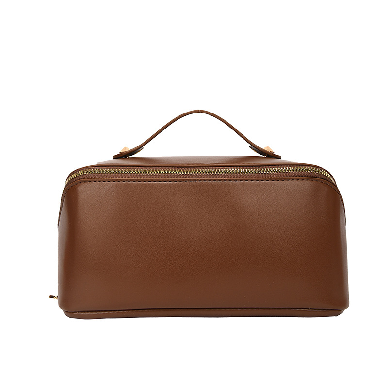 化妆包女大容白底实物图