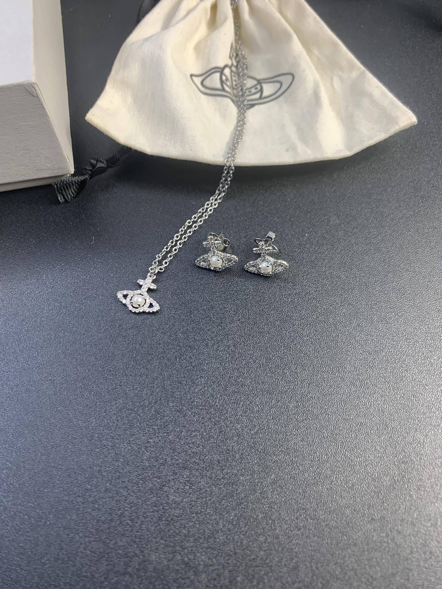 Cross West Empress Vivian Cross Line Zircon Pearl Saturn Necklace Small Red Book Quick Group A Traceless Generation Specification drawing