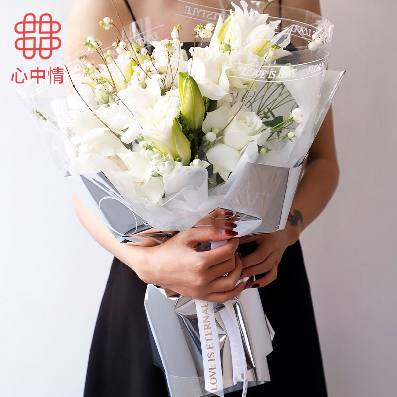 Flower Packaging Elegant Romantic Elegant Simple Decoration Flower Gift Mirror Rose Petal Wrapping Paper Application Scenario