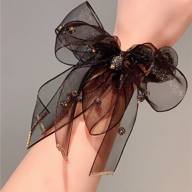 The new style of headwear in 2024, including hair ties, bows, hair bands and hairstyles, exudes a high-end feel. It's a hair tie for women and a large intestine hair band for women