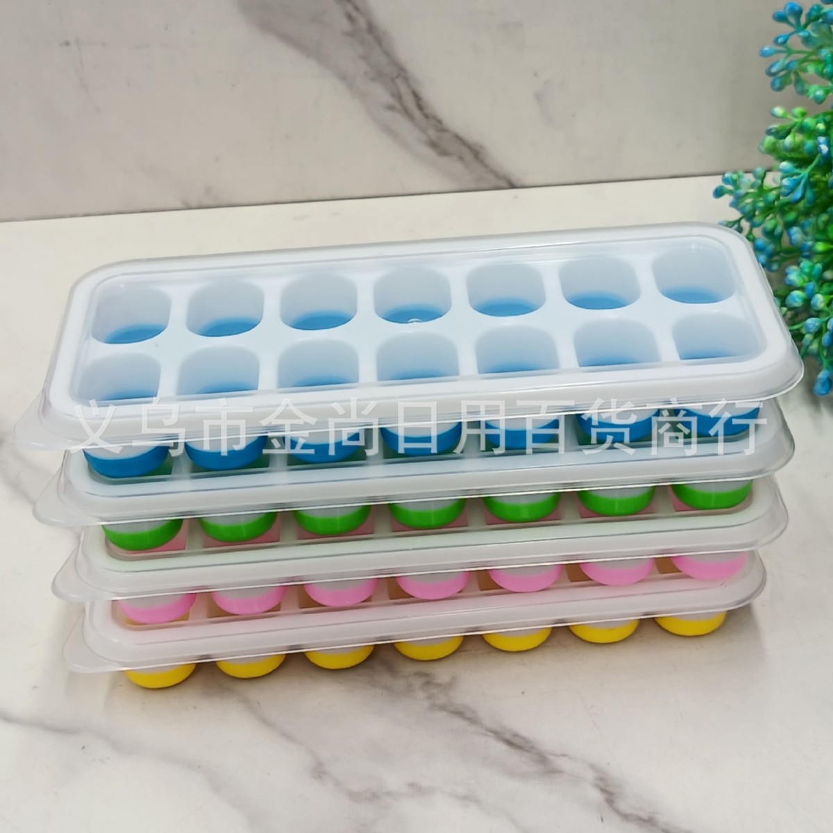 Wholesale 14-compartment ice cubes, square ice cube tray molds with LIDS, silicone soft bottom, easy to demold, homemade ice cube trays Application Scenario