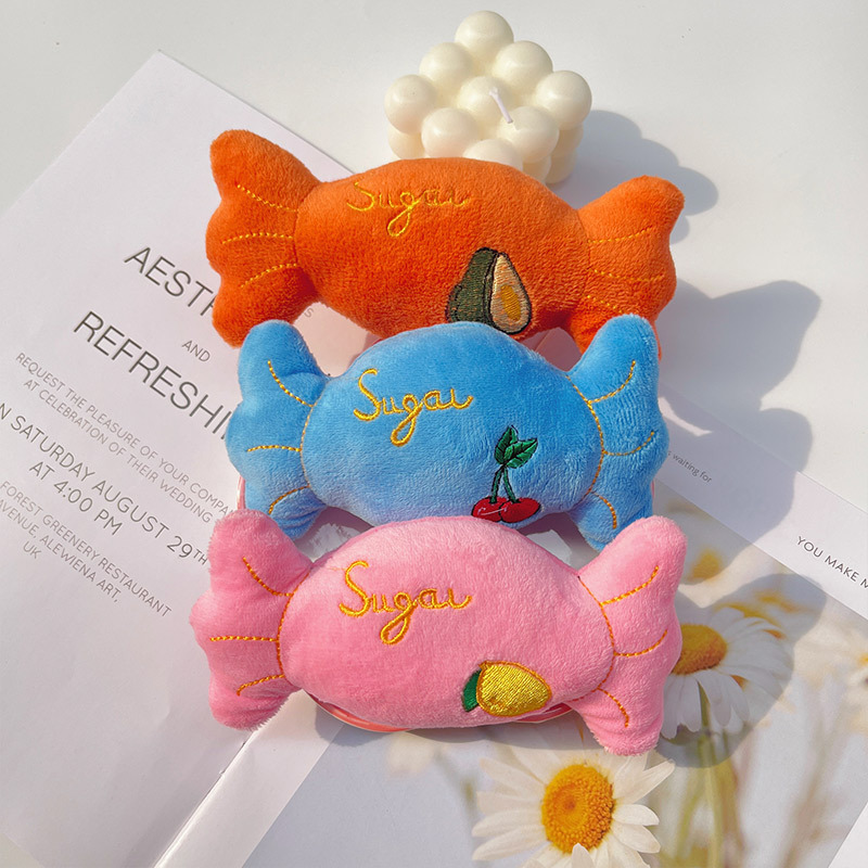 Pet dogs grinding their teeth, cats having fun to relieve boredom, chewy candies, plush toys that make sounds, teddy toys, and other boring gadgets