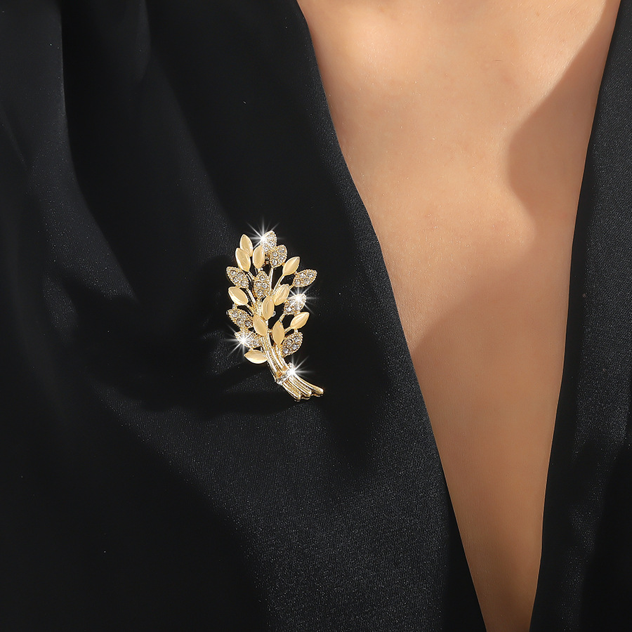 New European And American Cat's Eye Diamond-Studded Wheat Brooch Female Anti-Slip Buckle Pin Fixed Clothes With Accessories Female details Picture