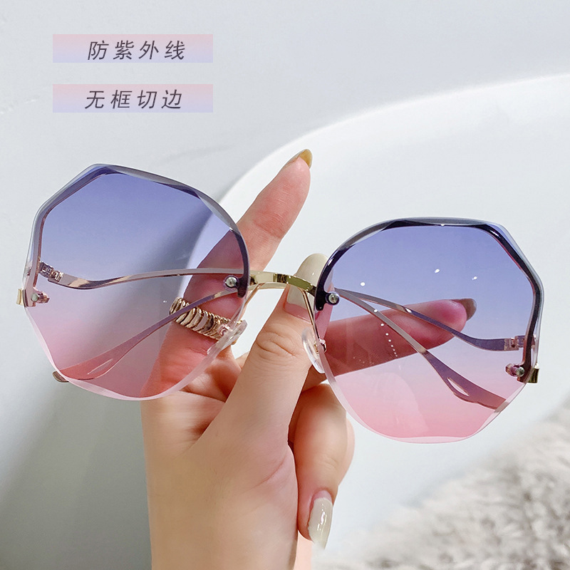 2022 New Korean-style trendy light-colored transparent sunglasses for women, a popular UV-blocking frameless glasses Specification image