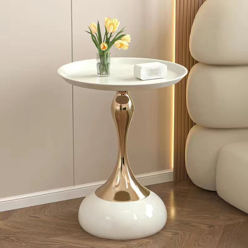 Italian minimalist small coffee table, small table, light luxury sofa side table, simple modern internet-famous side table, creative corner table for the living room