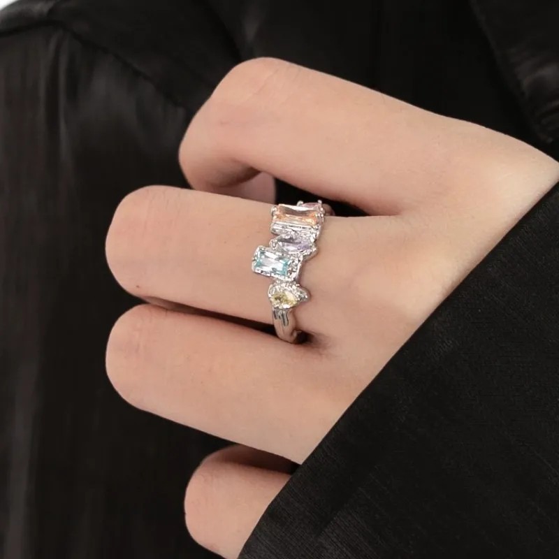 Emotional construction: A niche original ring with a cold and aloof style for women. It features a high-end colored zircon design with a sense of individuality and a fashionable index finger details Picture