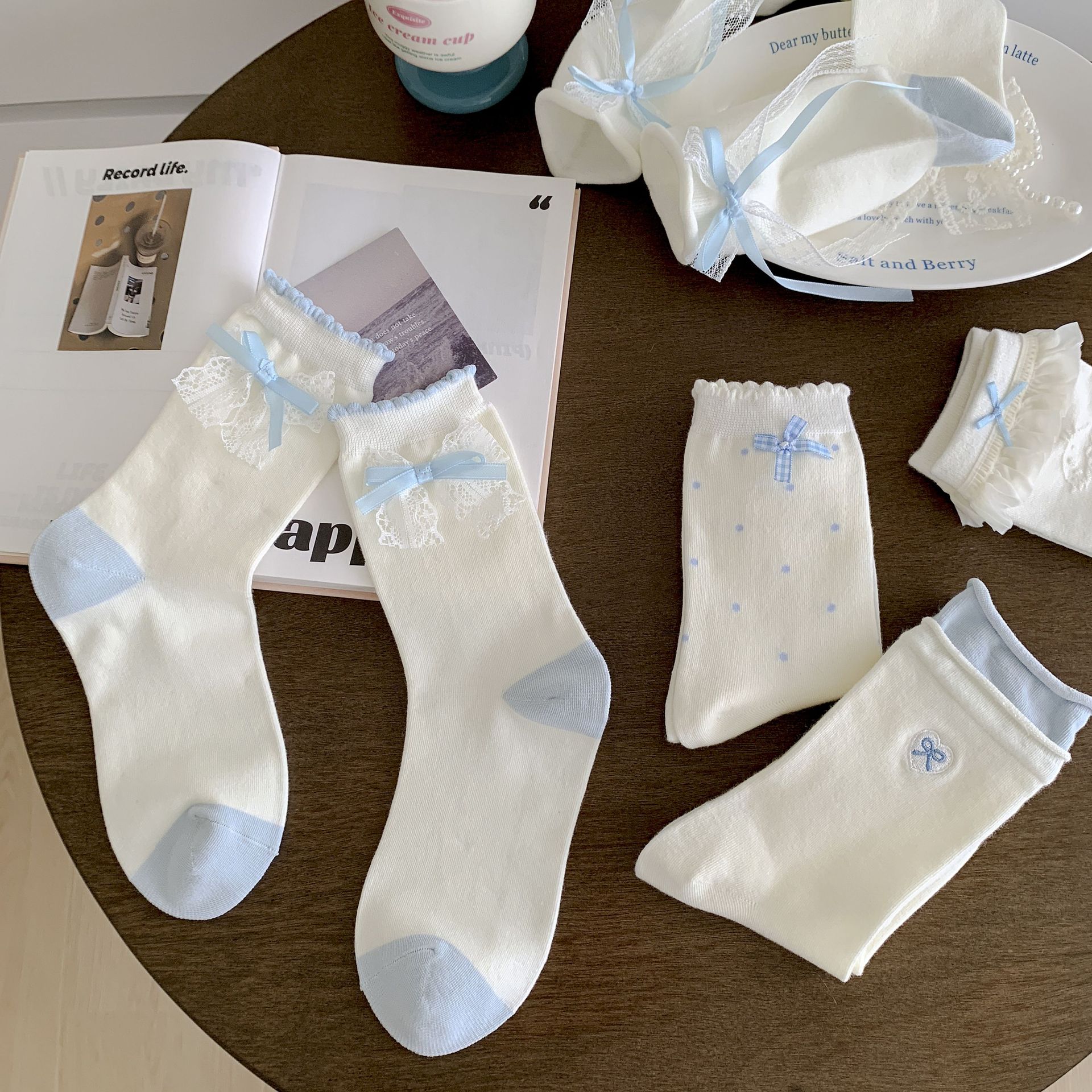One-piece delivery service for Korean-style bow socks, MiU-style white and blue pile socks for women, new spring and autumn embroidered lace mid-calf socks pic 25