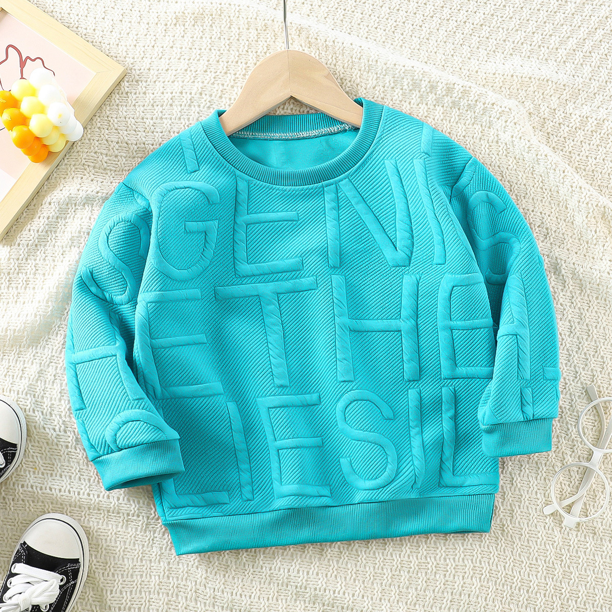 Children's hoodies 2022 autumn and winter long-sleeved T-shirts for boys and girls, baby jacquard pullovers, and small children's round-neck base shirts details Picture