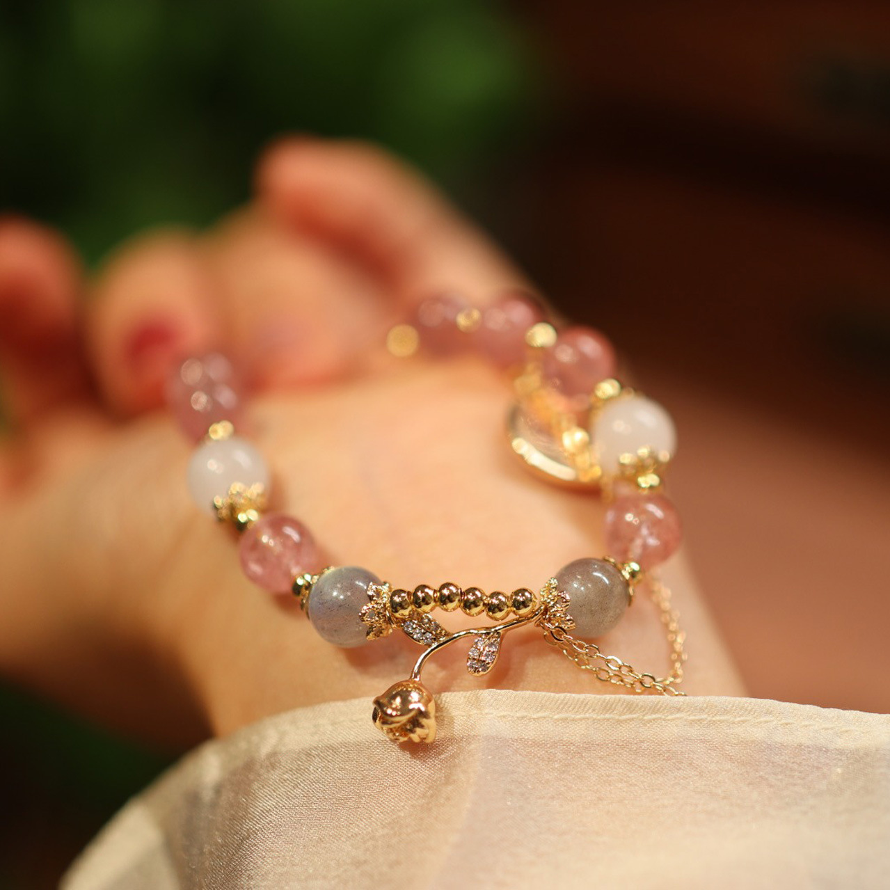 Natural strawberry crystal beaded bracelet, Little Prince and rose pendant bracelet, niche design sense jewelry Specification image