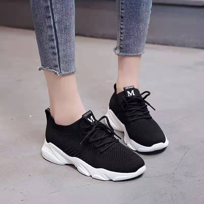 女式运动单鞋实物图