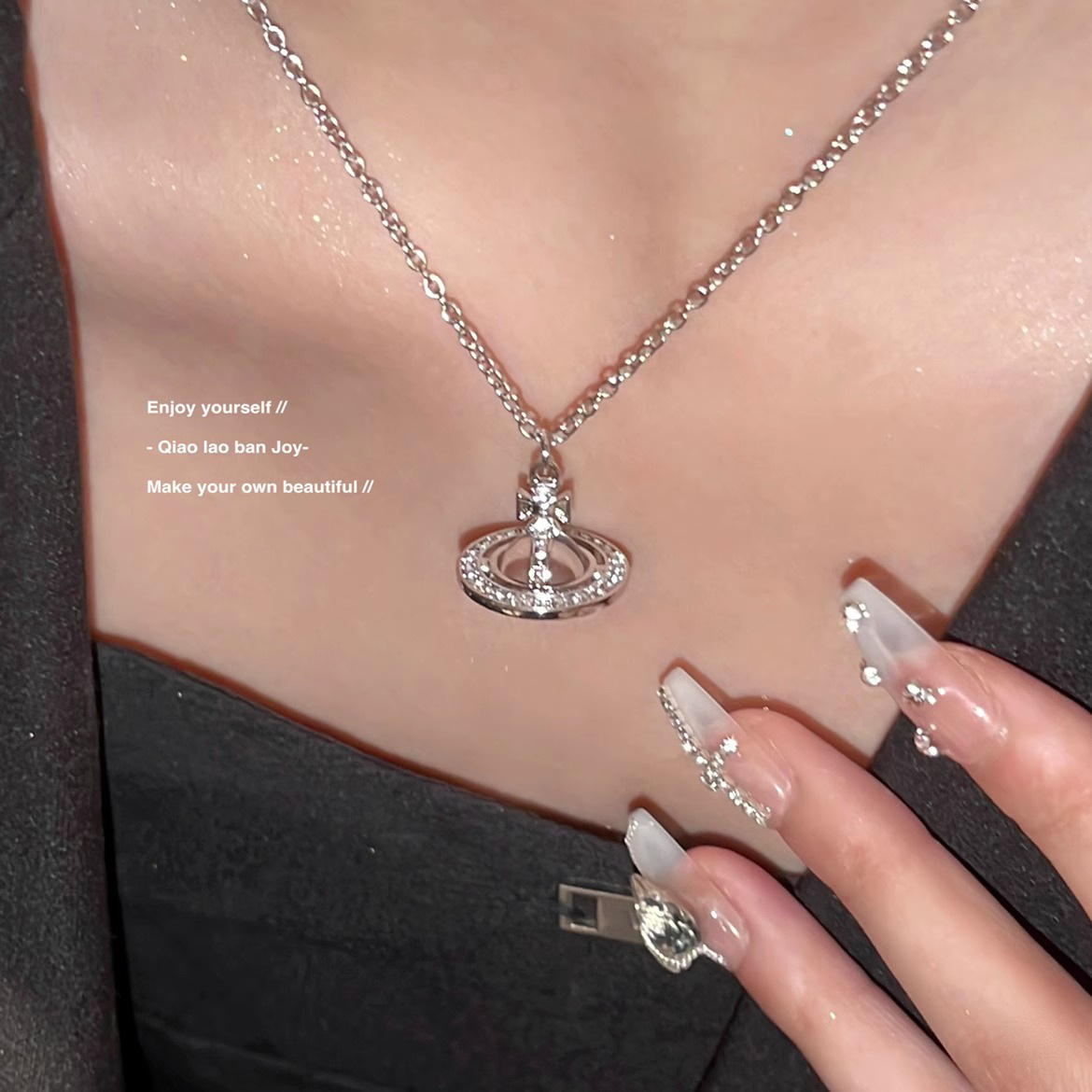 High-end three-dimensional Saturn necklace, titanium steel, non-fading transparent crystal planet pendant, collarbone chain, light luxury and niche Application Scenario