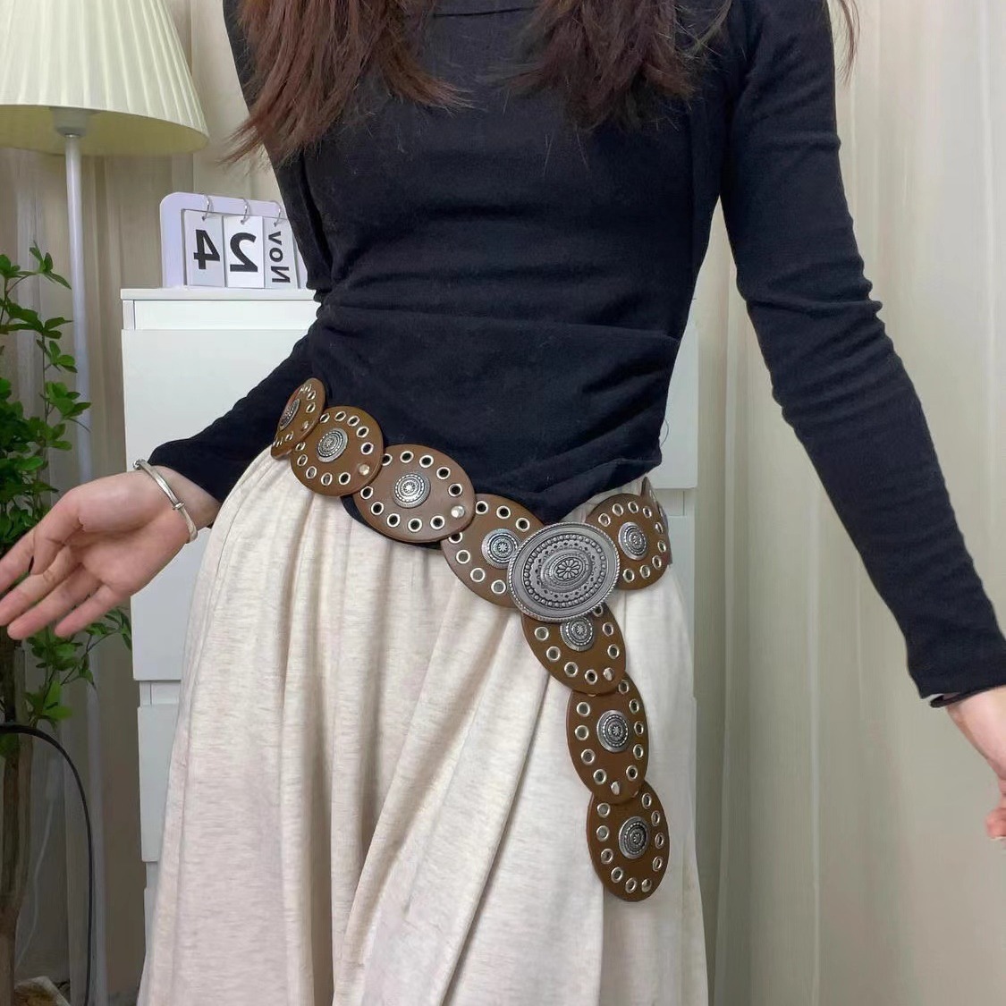 Vintage Circular Hollowed-Out Dress Personality Women Metal New Exaggerated Denim European And American Carved Belt Belt