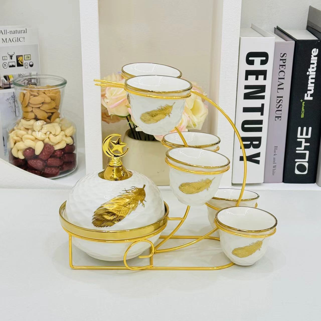 Light luxury home furnishings: multi-compartment fruit plates, dessert prints, covered bowls, European-style golden ceramic tea cups and plates, and pottery