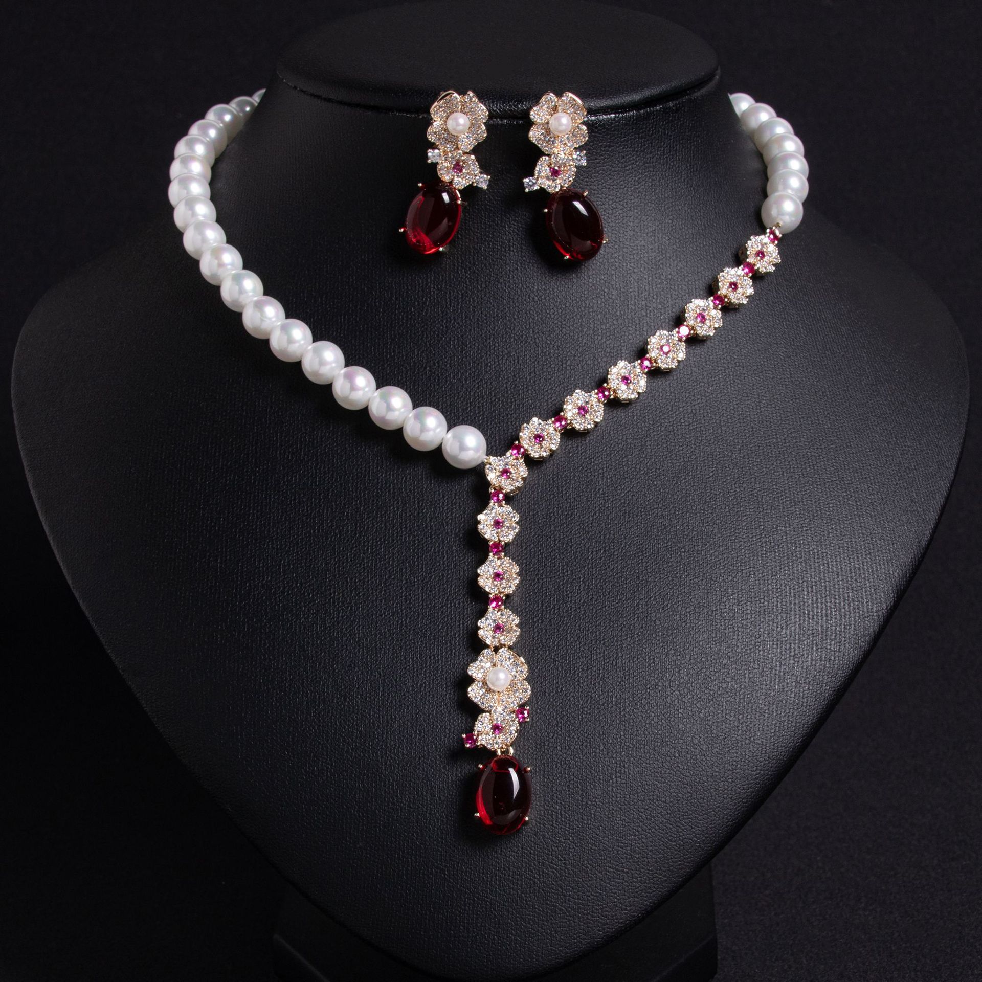 Liangya Liren Flower Pearl Necklace, artistic and retro petal Baroque pearl necklace, high-end dress accessory details Picture