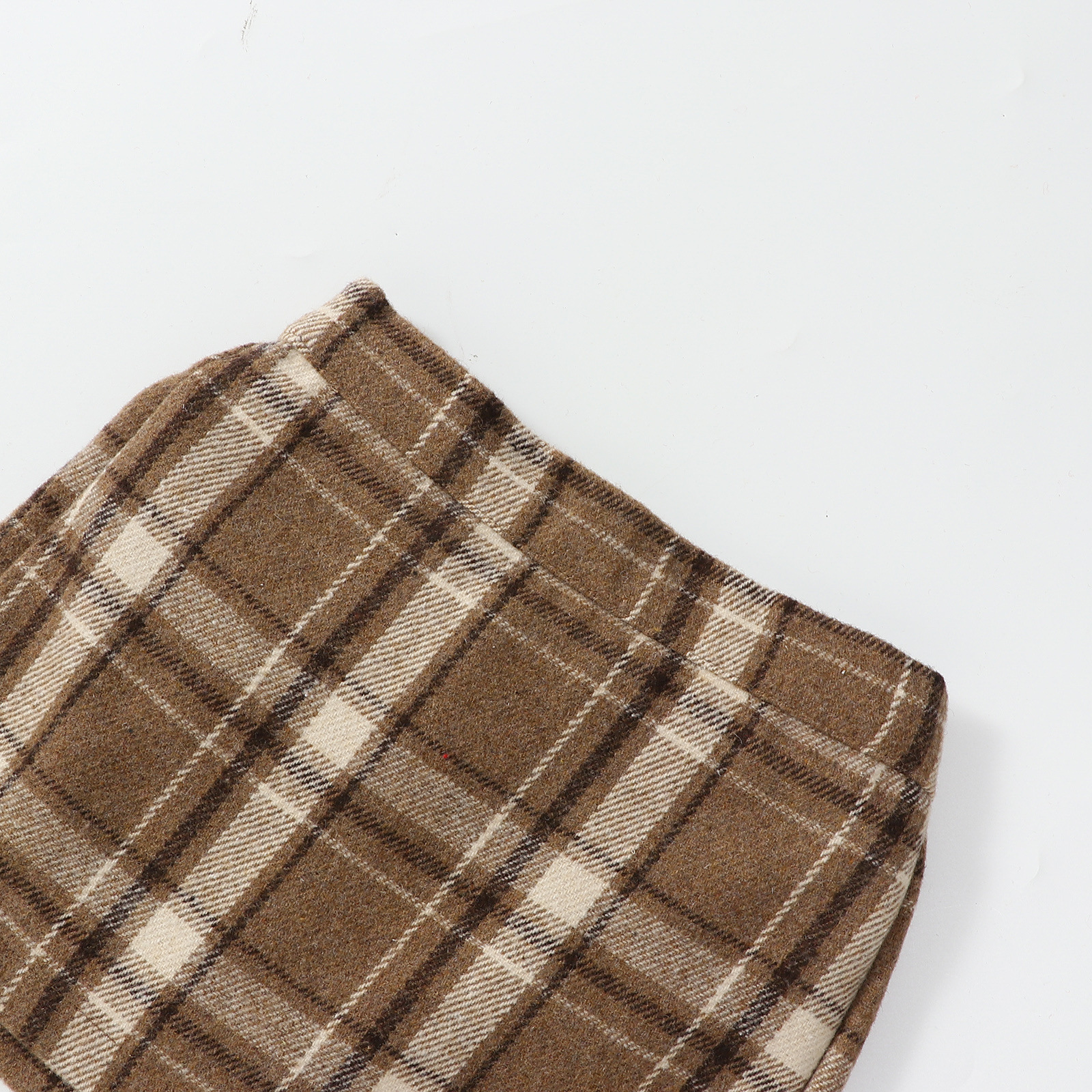 Girls' woolen 2024 autumn/winter checkered skirt, body-hugging skirt, Korean-style children's stylish, slimming and high-waisted short skirt details Picture