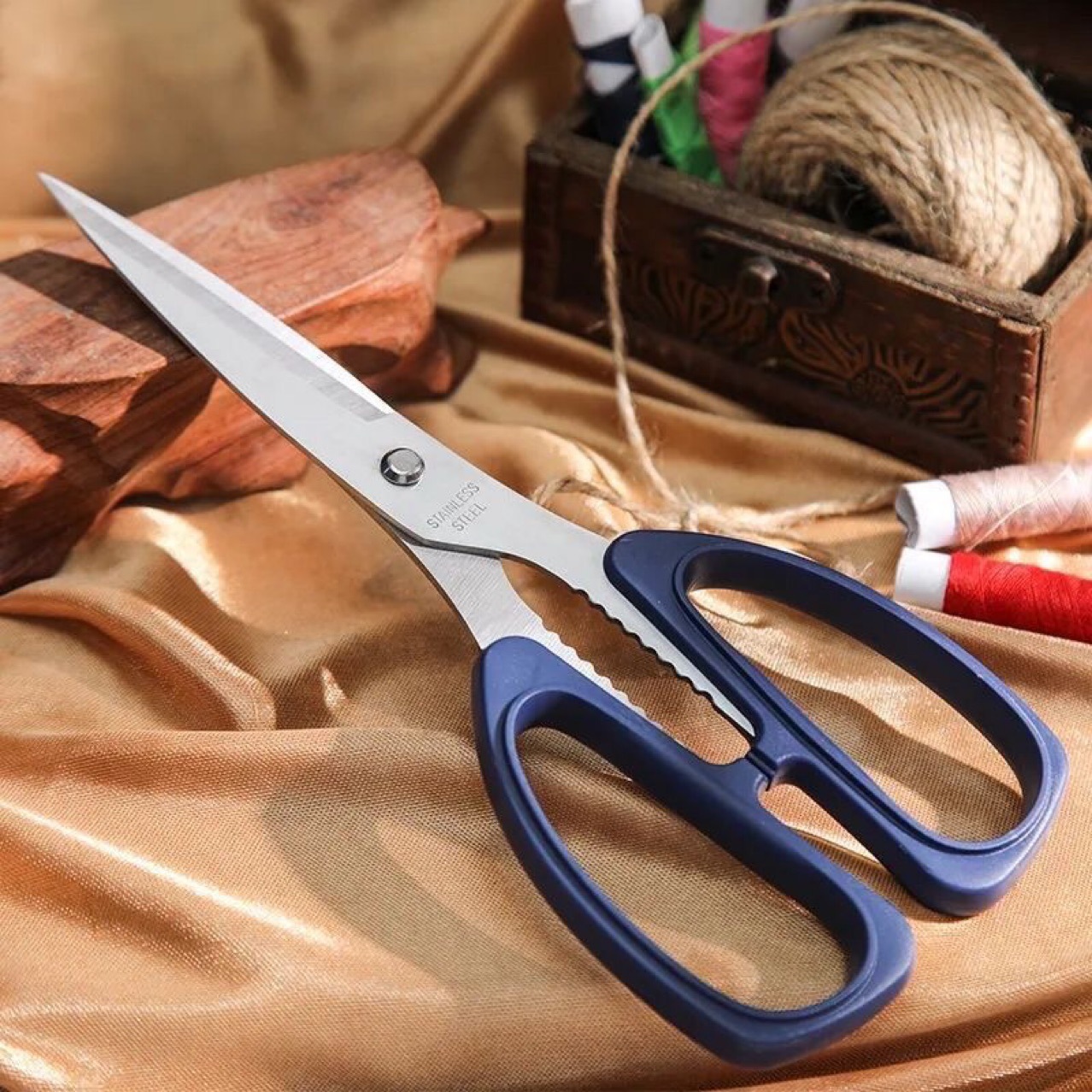 Big scissors
