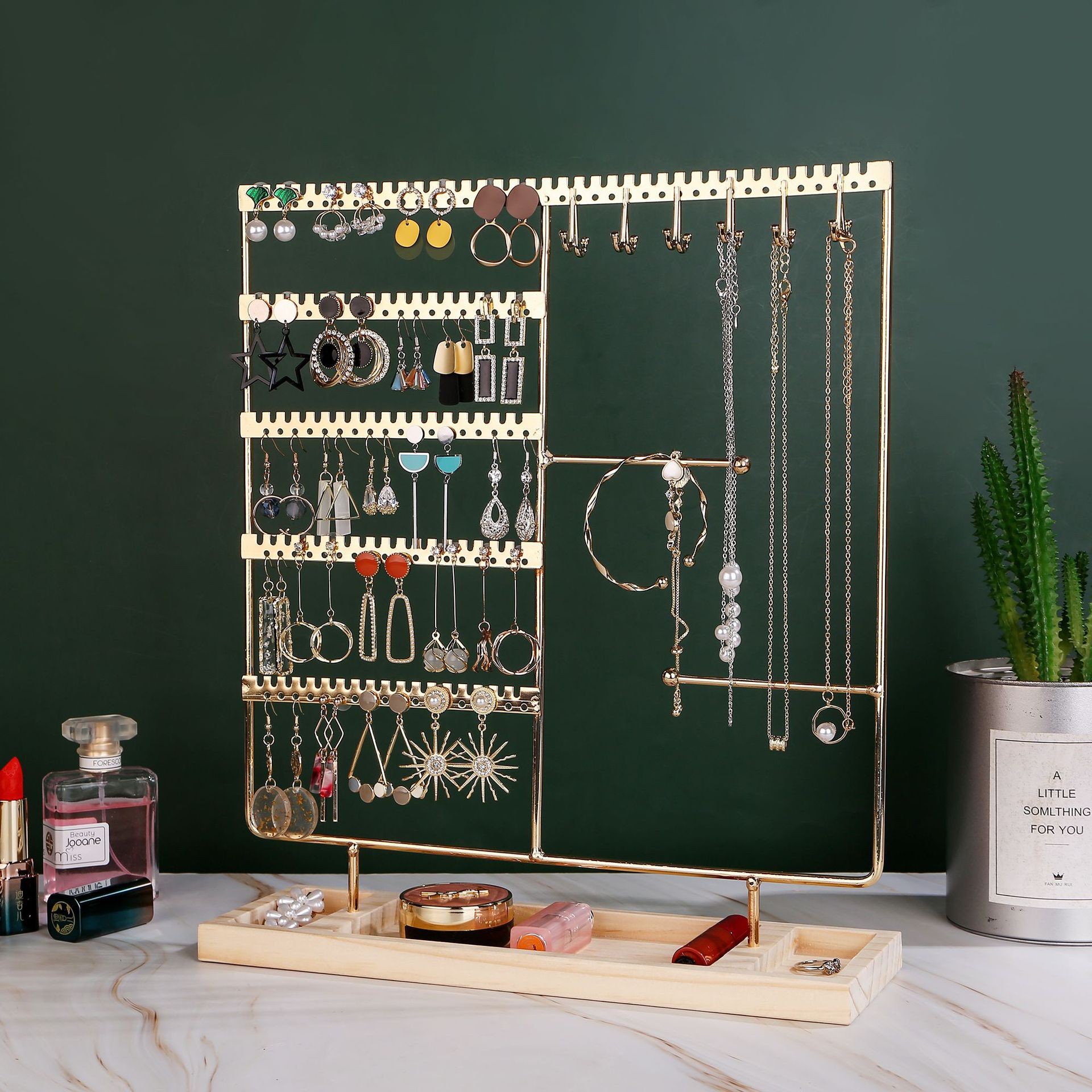 Iron earring display stand, metal store display jewelry storage hanging rack, prop necklace stud jewelry stand Application Scenario