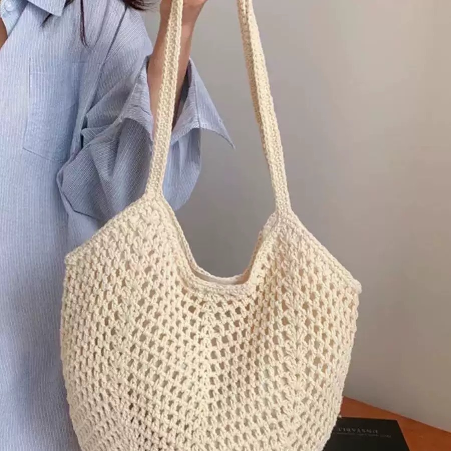 New handcrafted woven tote hollowed-out vacation straw weaving seaside and beach casual single-shoulder bag with large capacity and laid-back style