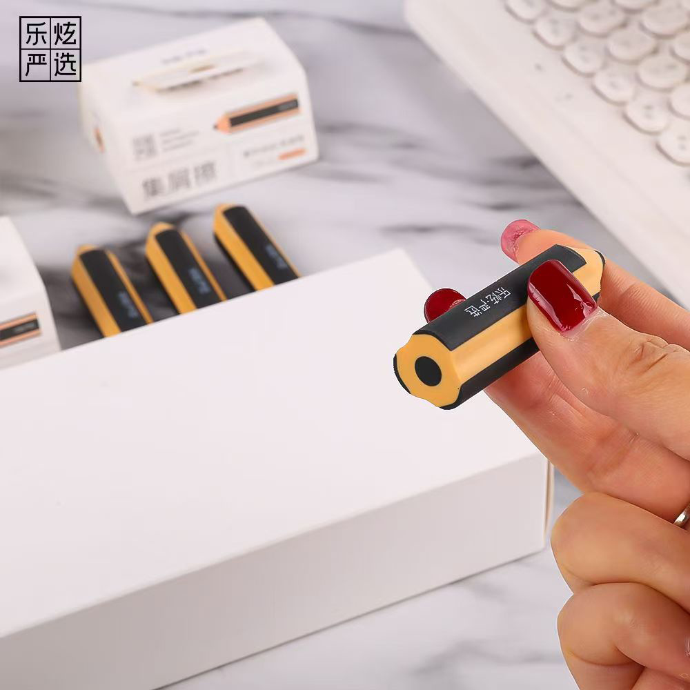 Le Xuan Primary School student erases characters clean without damaging paper, pencil, eraser 2B. Eraser characters form lines with few lint and are the king of lint collection Specification image