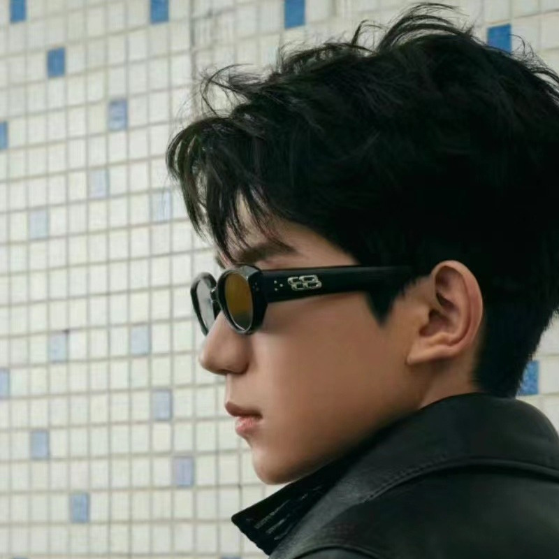 Xiaohongshu's 2025 new gm sunglasses exude a sense of sophistication for women and make their faces look better. The same style as Wang Yung's Void sunglasses are fashionable Specification image