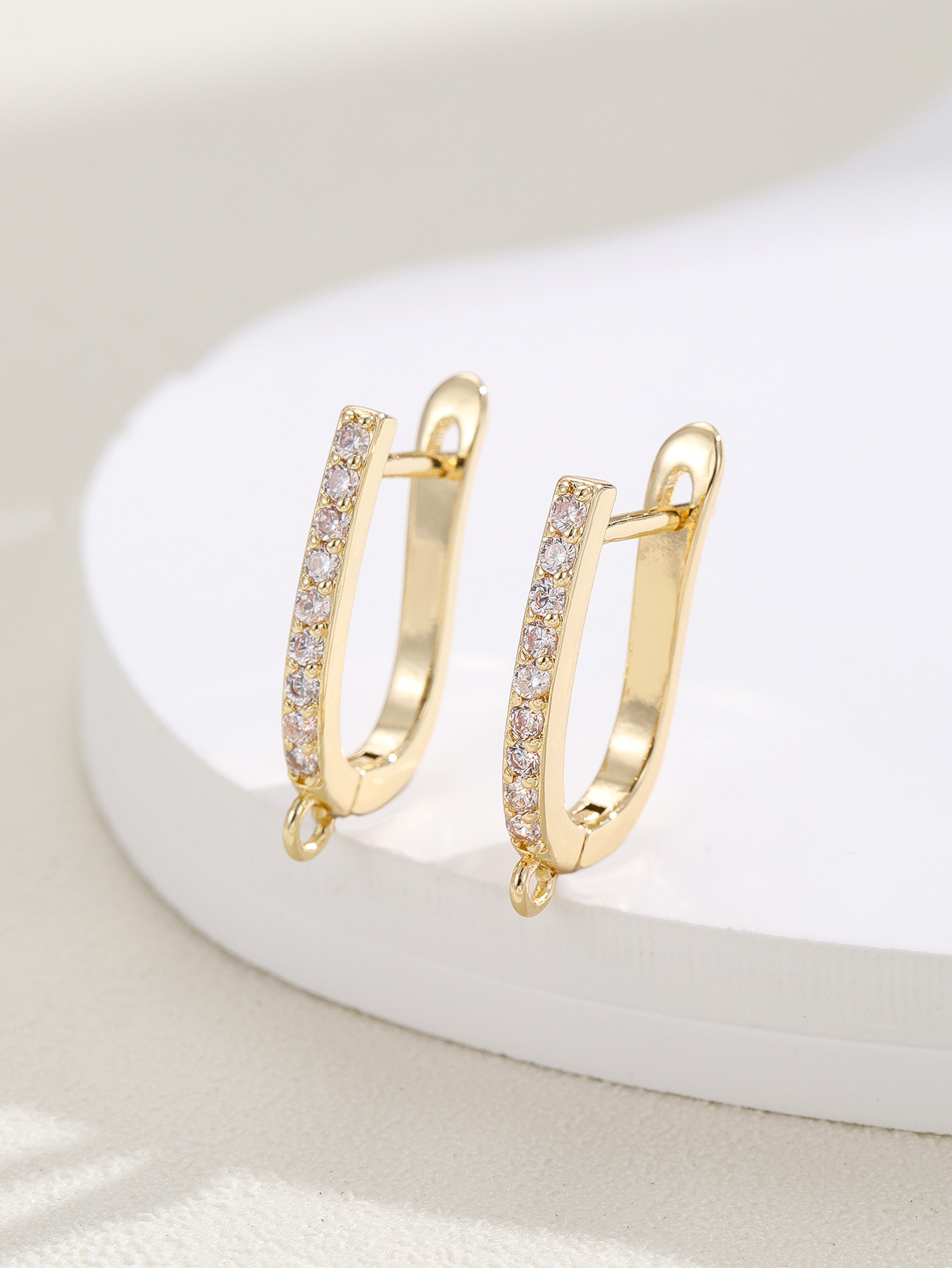 Personalized and fashionable Korean-style accessories, high-end new earrings, three-dimensional U-shaped ear buckles, micro-inlaid zircon anti-fading earrings for women Specification image