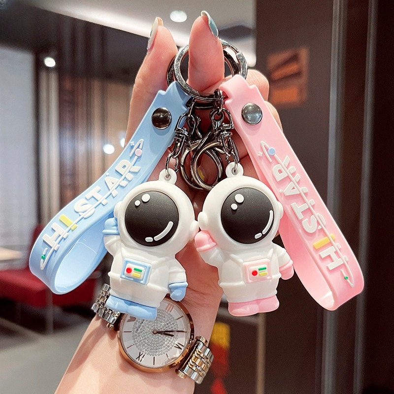 卡通招手宇航员钥匙扣女情侣可爱软胶公仔挂件汽车钥匙圈挂饰批发
