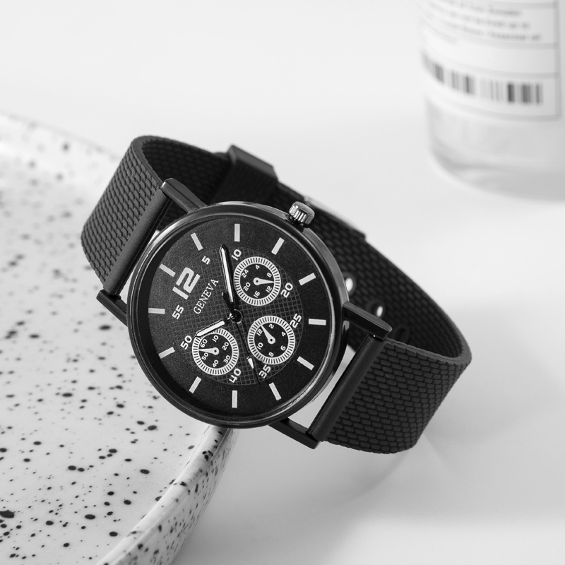Wholesale manufacturer of 2021 new rubber mesh belt three-eye men's sports watches and business quartz watches, source wholesale mixed batch Specification image