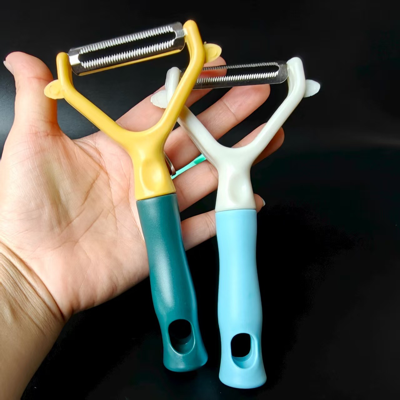 【 Zone 2-12 】816 peeler: 60 yuan per box, 1200 yuan per piece. New 816 peeler, color-matching peeler, potato and fruit peeler, household kitchen peeler, wholesale at 2 yuan Specification image