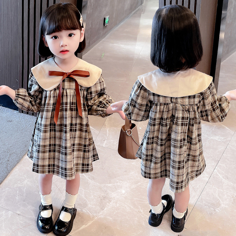 The 2022 new Korean-style checkered dress for fashionable girls is a simple and trendy dress for children. It's a trendy autumn dress for girls