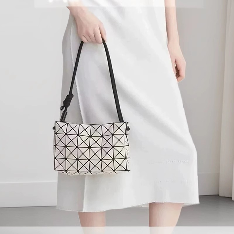 2025新款日本一生原厂几何菱格包 百搭抽绳单肩斜挎包包女豆腐包