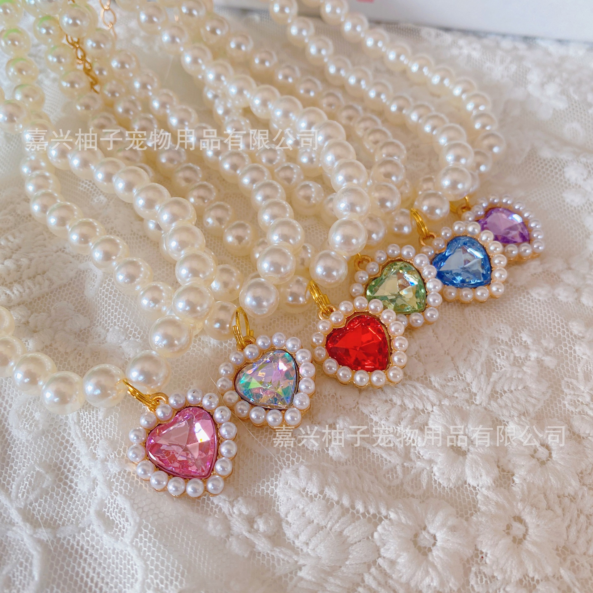 Wholesale of pet pearl necklaces, cat collars, puppy heart crystal pendants, teddy neck cute decorations details Picture