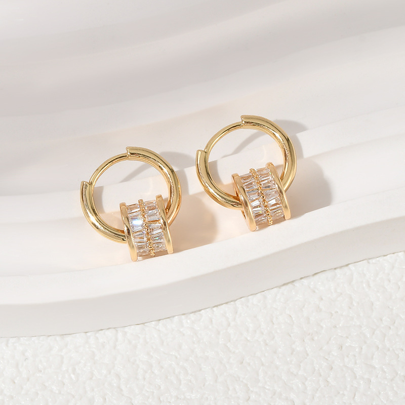 Wholesale of 2024 summer new style simple and fashionable oval hollowed-out earrings for women with a high-end look, copper set zircon earrings details Picture